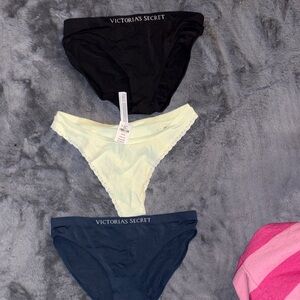 Victoria's Secret 3-Pack Underwear NWT SIZE M